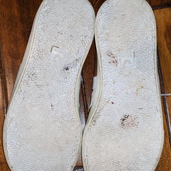 VEJA Rise Gold Sneaker - Picture 8 of 8